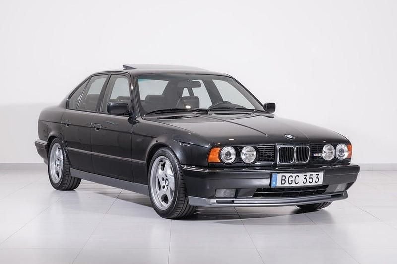 Begagnad BMW M5 340 HK (250 kW) 1994 Svart Sedan
