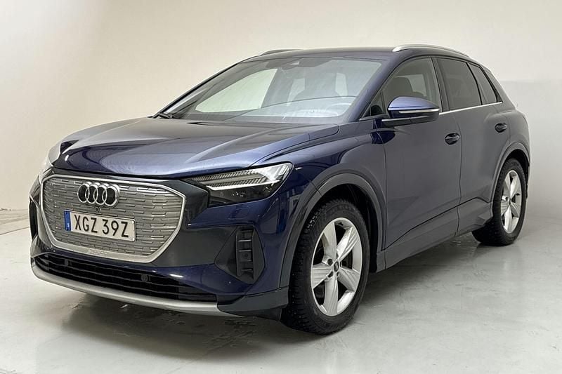 Blå Begagnad 2022 Audi Q4 e-tron Advanced SUV | 276 000 kr (Superpris) - Bild 1/4