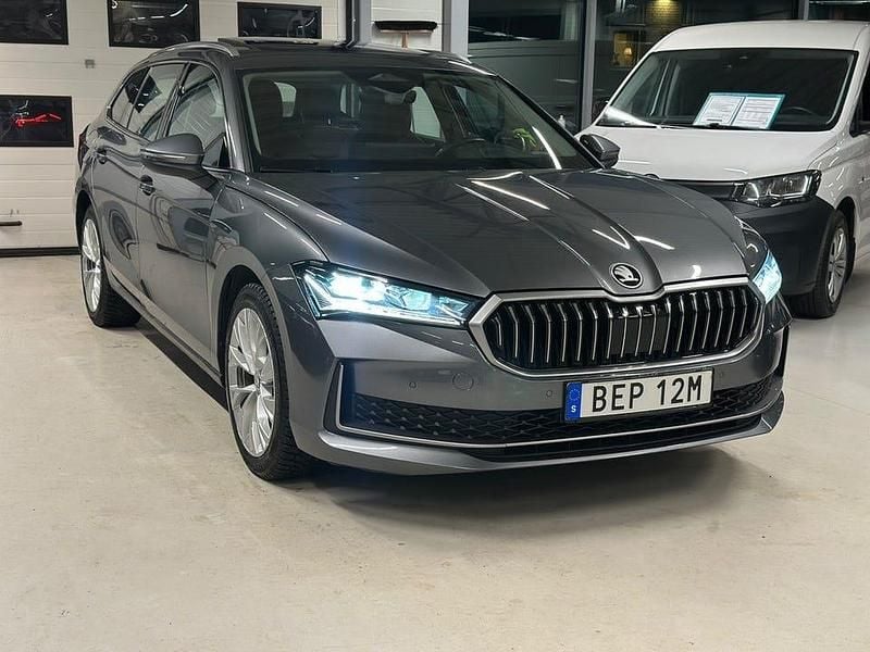 Begagnad Skoda Superb 193 HK (141 kW) 2024 Grå Kombi