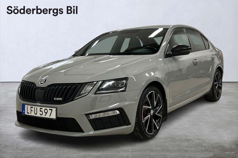 Grå Begagnad 2018 Skoda Octavia RS Sedan | 249 000 kr (Marknadspris) - Bild 1/4