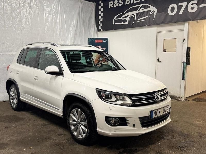 Vit Begagnad 2012 VW Tiguan Sportline SUV | 139 900 kr (Marknadspris) - Bild 1/4