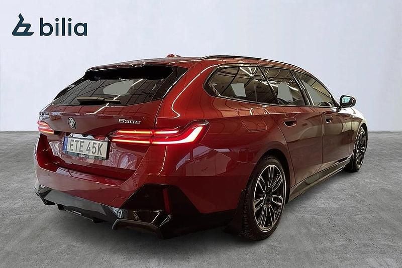 Begagnad BMW 530e Shadowline 190 HK (139 kW) 2024 Röd Kombi