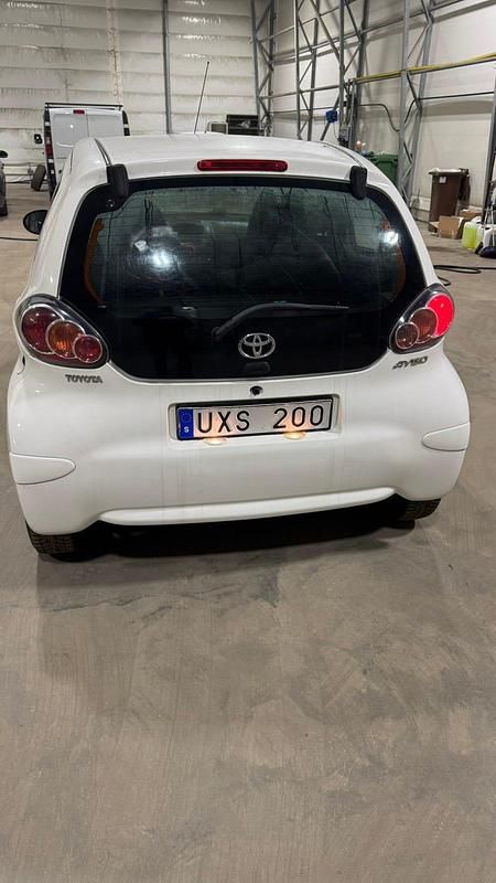 Begagnad 2011 Toyota Aygo Halvkombi | 38 000 kr (Marknadspris) - Bild 1/4