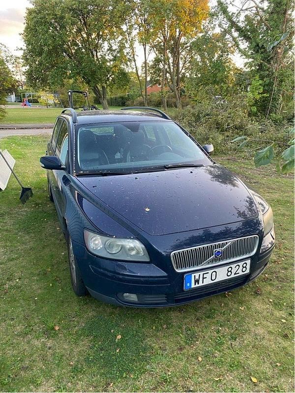Blå Begagnad 2005 Volvo V50 Kinetic Kombi | 20 000 kr (Marknadspris) - Bild 1/4