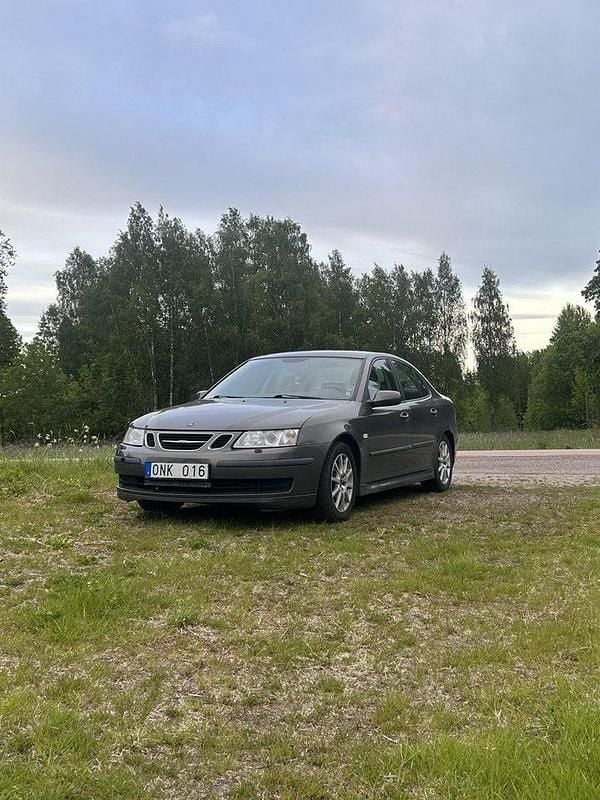 Brun Begagnad 2007 Saab 9-3 Sedan | 33 000 kr (Bra pris) - Bild 1/4