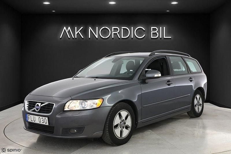 Grå Begagnad 2011 Volvo V50 Momentum Kombi | 52 000 kr (Marknadspris) - Bild 1/4