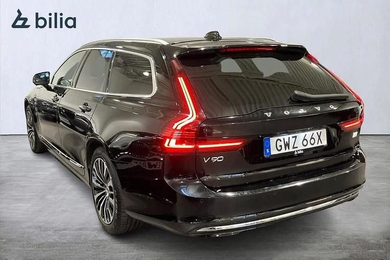 Begagnad Volvo V90 Core 355 HK (261 kW) 2023 Svart Kombi
