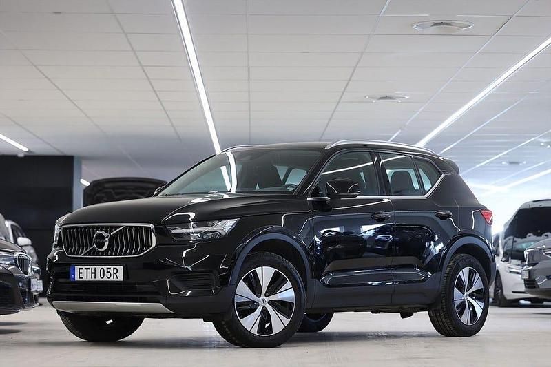 Begagnad Volvo XC40 Momentum 211 HK (155 kW) 2022 Svart SUV