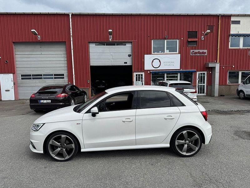 Vit Begagnad 2015 Audi A1 Sportback Sport Halvkombi | 119 900 kr - Bild 1/4