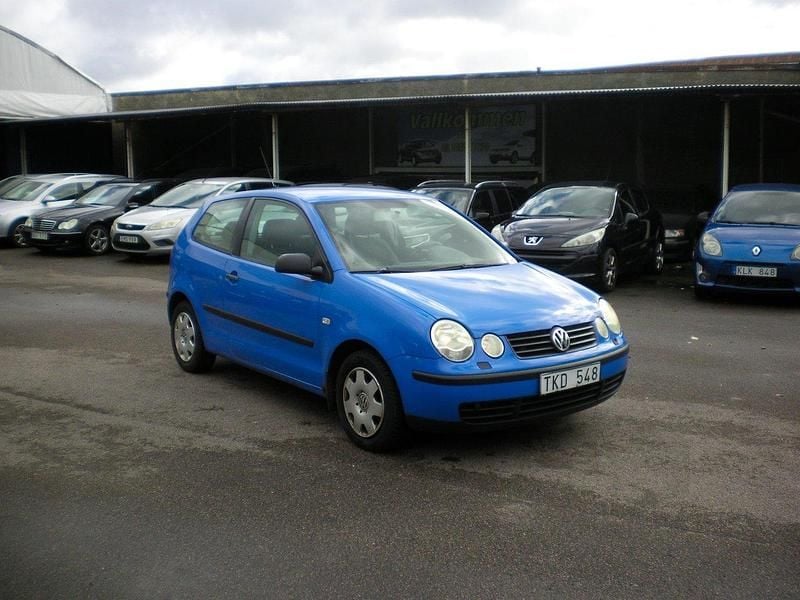 Blå Begagnad 2003 VW Polo Basis Halvkombi | 22 000 kr (Marknadspris) - Bild 1/4