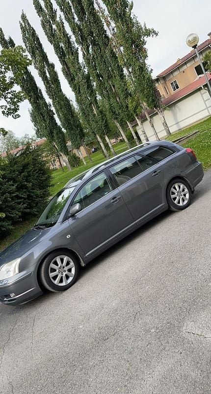 Begagnad Toyota Avensis 147 HK (108 kW) 2005 Kombi