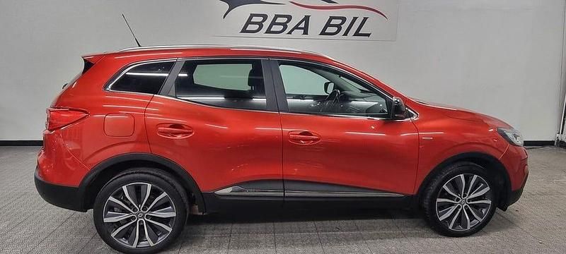 Röd Begagnad 2016 Renault Kadjar SUV | 129 900 kr (Marknadspris) - Bild 1/4