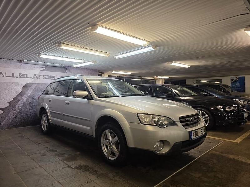Silver Begagnad 2006 Subaru Outback Kombi | 34 900 kr (Marknadspris) - Bild 1/4