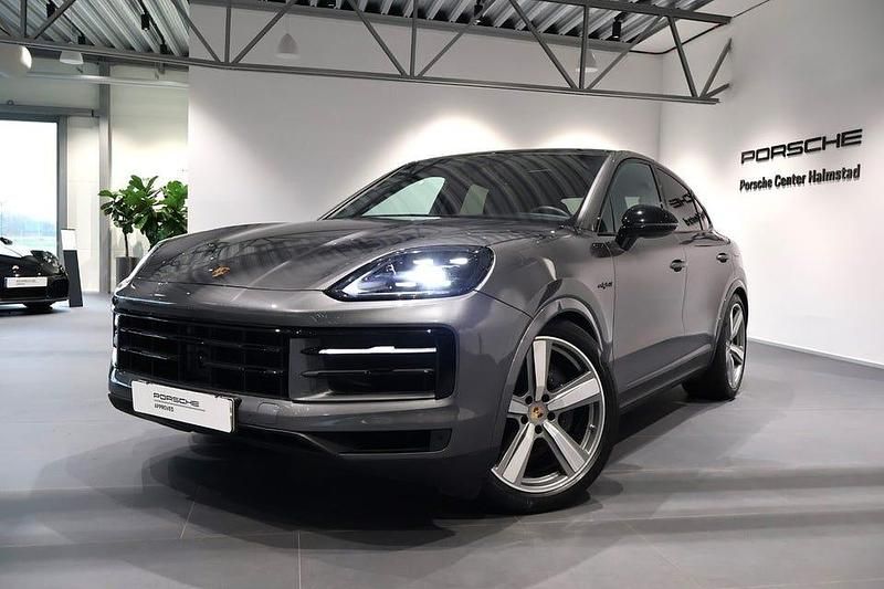 Grå Begagnad 2024 Porsche Cayenne SUV | 995 000 kr - Bild 1/4