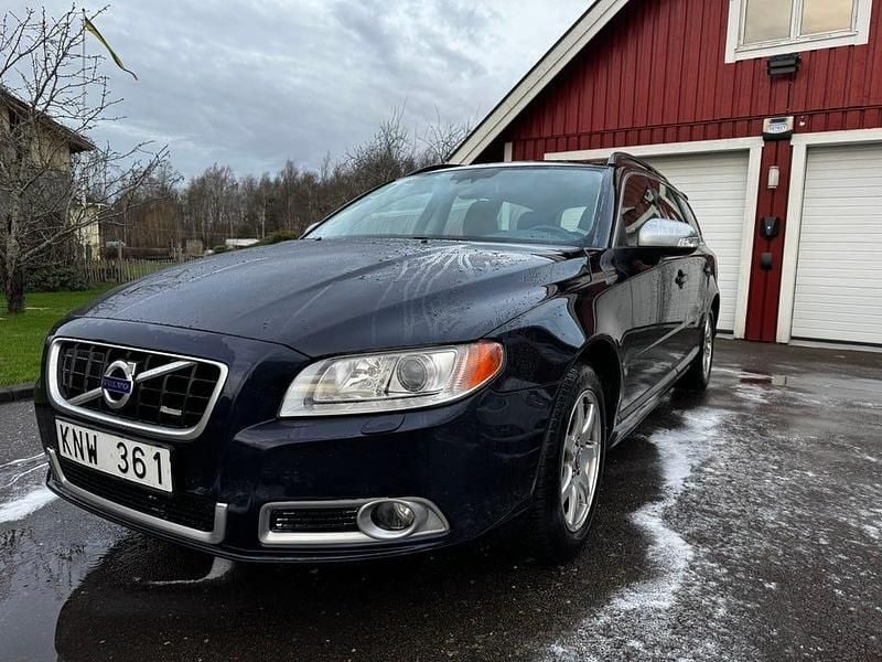 Begagnad 2010 Volvo V70 R-Design Kombi | 67 000 kr (Marknadspris) - Bild 1/4