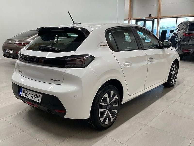 Begagnad Peugeot 208 101 HK (74 kW) 2025 Vit Halvkombi