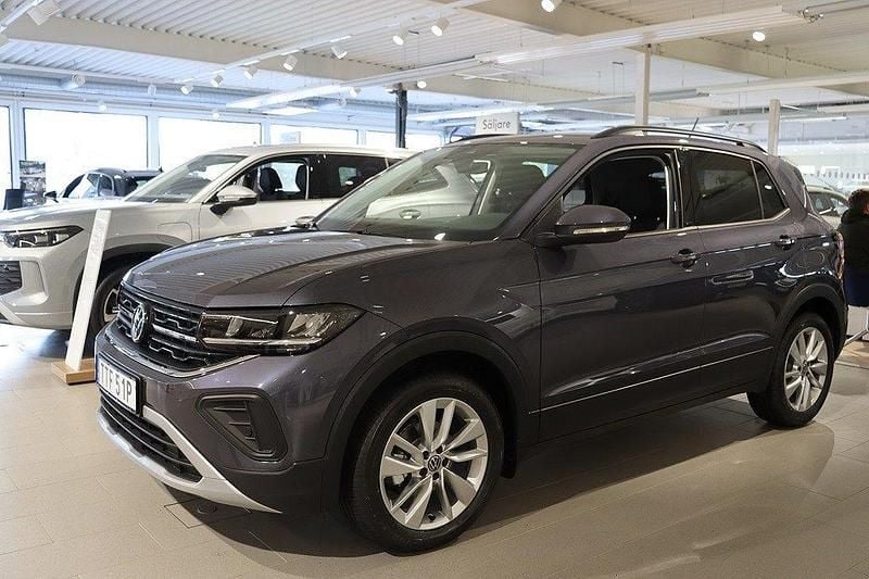 Grå Ny 2025 VW T-Cross Life SUV | 338 600 kr (Marknadspris) - Bild 1/4