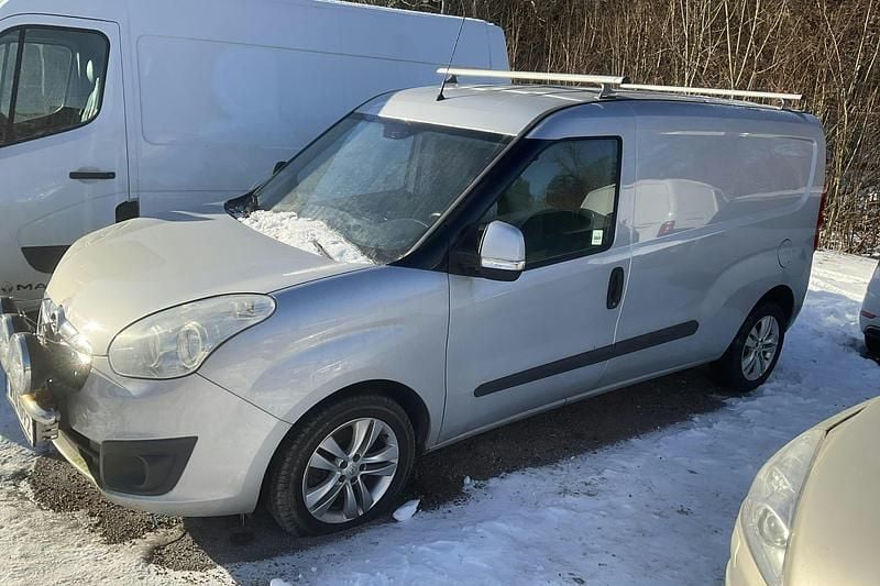 Begagnad Opel Combo 90 HK (66 kW) 2016 Grå Minibuss