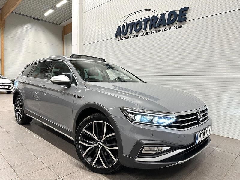 Grå Begagnad 2023 VW Passat Alltrack Kombi | 279 900 kr (Marknadspris) - Bild 1/4