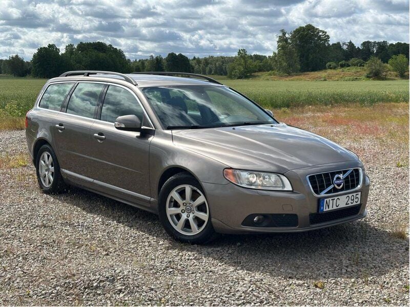 Grå Begagnad 2011 Volvo V70 Kombi | 79 000 kr (Bra pris) - Bild 1/4
