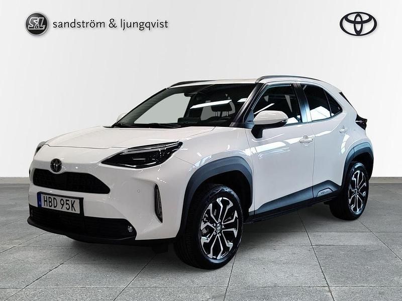Vit Begagnad 2024 Toyota Yaris Cross Active SUV | 349 000 kr (Lite dyr) - Bild 1/4