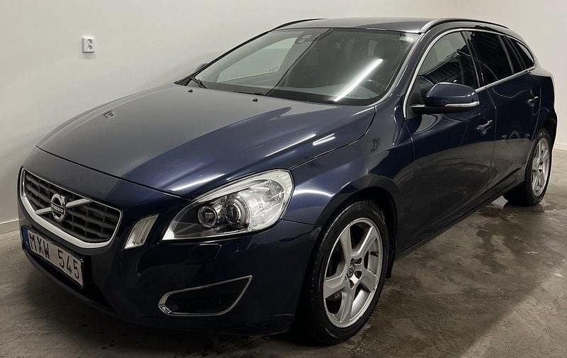 Blå Begagnad 2012 Volvo V60 Momentum Kombi | 82 900 kr (Bra pris) - Bild 1/4