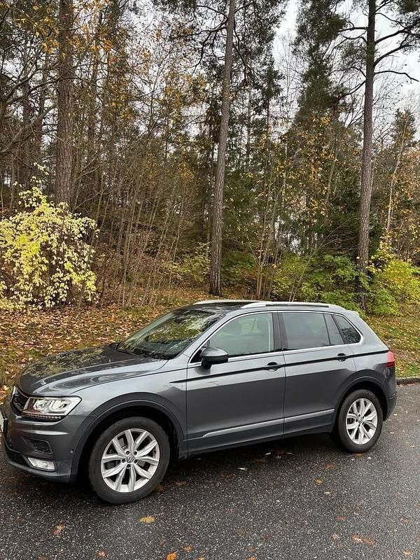 Silver Begagnad 2017 VW Tiguan Executive SUV | 225 000 kr (Dyr) - Bild 1/4