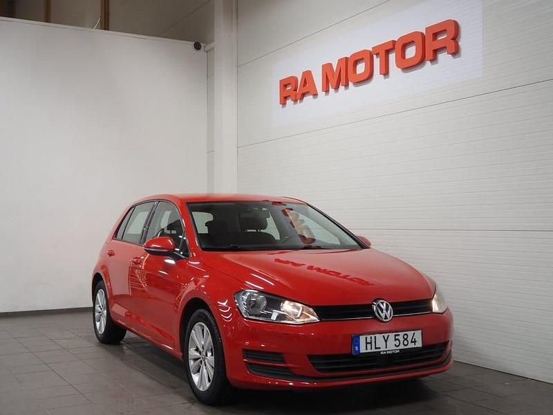 Röd Begagnad 2015 VW Golf VII Halvkombi | 99 900 kr (Marknadspris) - Bild 1/3