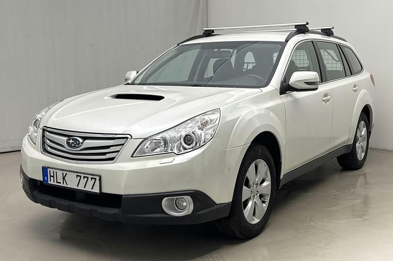 Vit Begagnad 2011 Subaru Outback SUV | 58 000 kr (Marknadspris) - Bild 1/4