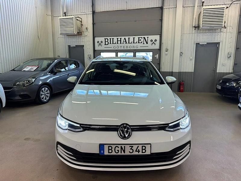 Begagnad VW Golf VIII 150 HK (110 kW) 2021 Vit Kombi
