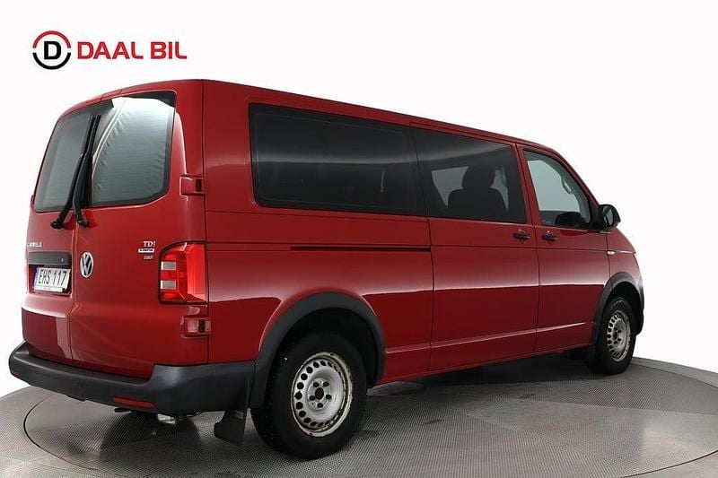 Begagnad VW Caravelle Comfortline 150 HK (110 kW) 2015 Röd Minibuss