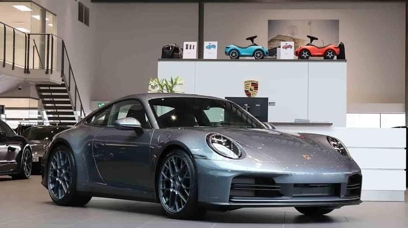 Grå Ny 2025 Porsche 911 Carrera T Sportkupé | 1 700 300 kr - Bild 1/1
