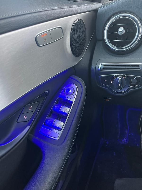 Begagnad Mercedes C300e 306 HK (225 kW) 2021 Silvermetallic med viss ton mot brons