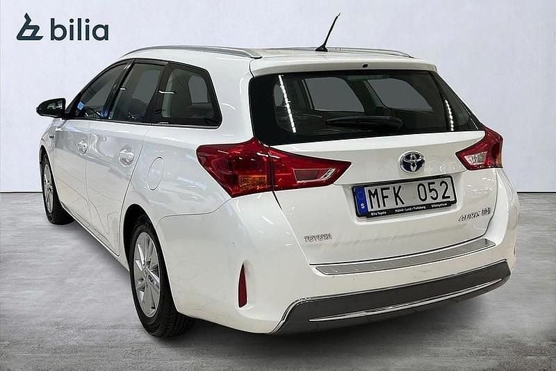 Begagnad Toyota Auris Touring Sports Active 137 HK (100 kW) 2013 Vit Kombi