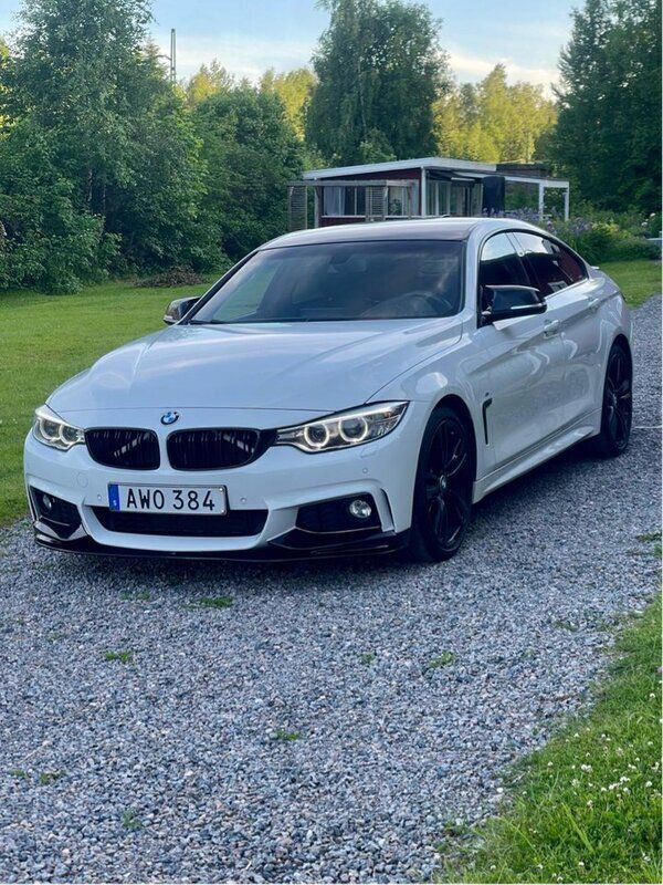 Vit Begagnad 2016 BMW 430 M Sport Sportkupé | 234 900 kr (Bra pris) - Bild 1/4
