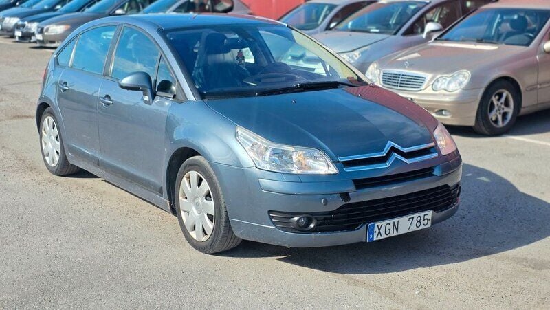 Grå Begagnad 2006 Citroën C4 Halvkombi | 18 900 kr - Bild 1/4