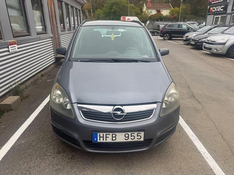 Begagnad Opel Zafira 140 HK (102 kW) 2007 Grå Minibuss