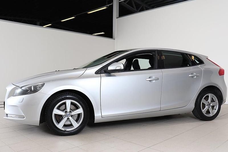 Begagnad Volvo V40 Kinetic 120 HK (88 kW) 2014 Silver Halvkombi