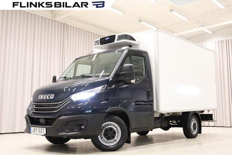 Mörkblå (blå) Begagnad 2023 Iveco Daily Van | 379 900 kr (Bra pris) - Bild 1/4