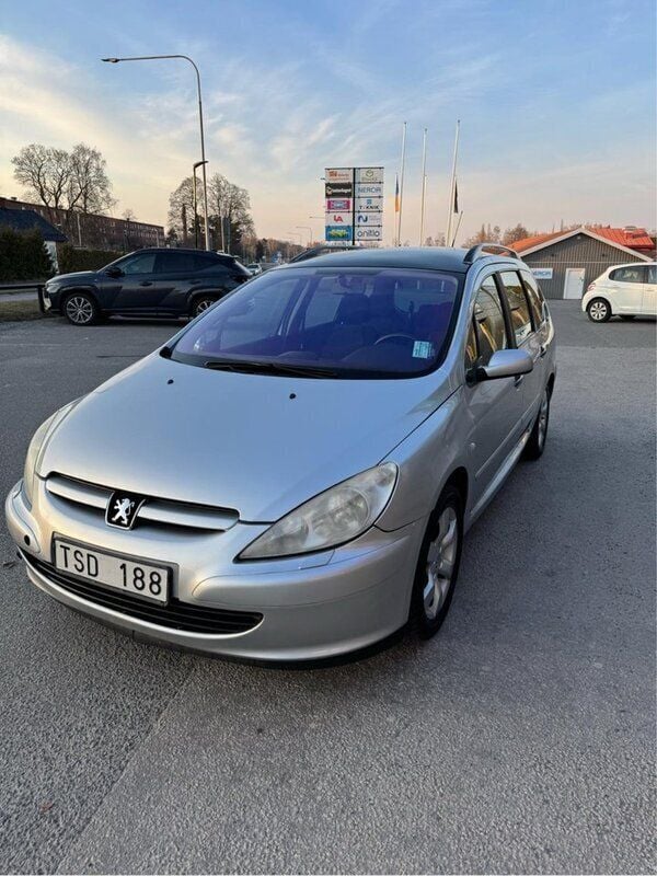Grå Begagnad 2003 Peugeot 307 Kombi | 17 900 kr (Marknadspris) - Bild 1/4