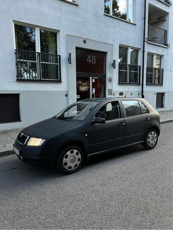 Svart Begagnad 2001 Skoda Fabia Halvkombi | 24 900 kr (Marknadspris) - Bild 1/4