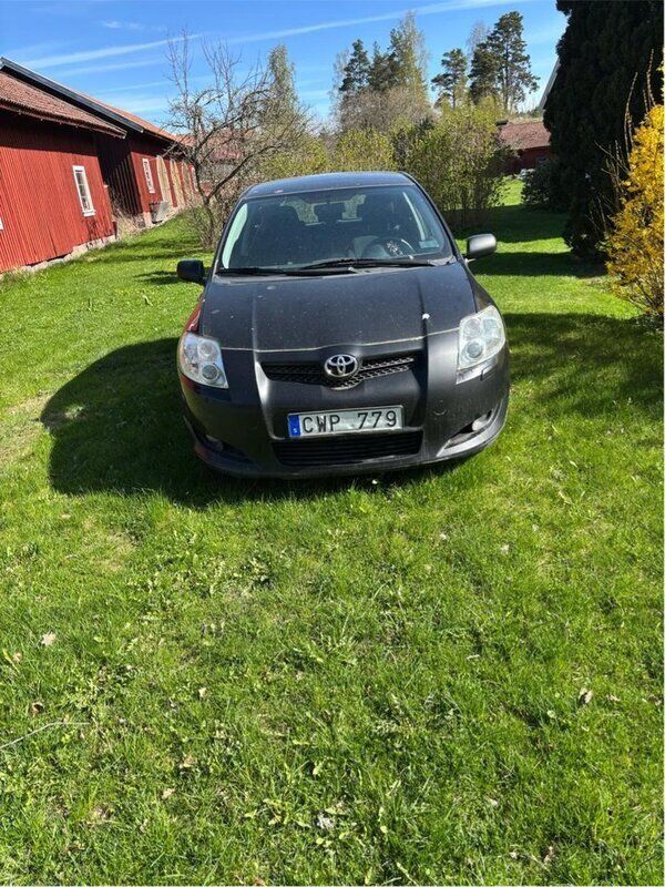 Svart Begagnad 2009 Toyota Auris Halvkombi | 12 000 kr - Bild 1/4