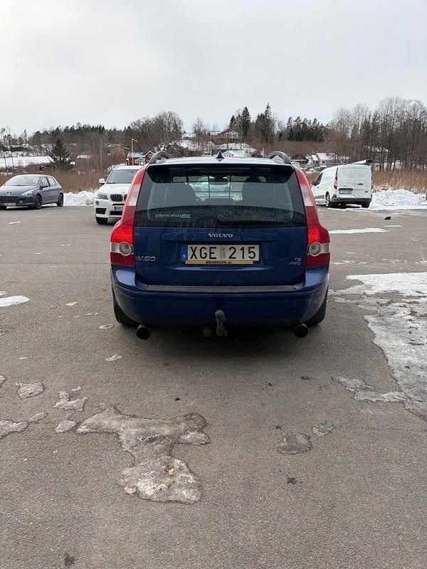 Begagnad Volvo V50 Momentum 220 HK (161 kW) 2005 Blå Kombi