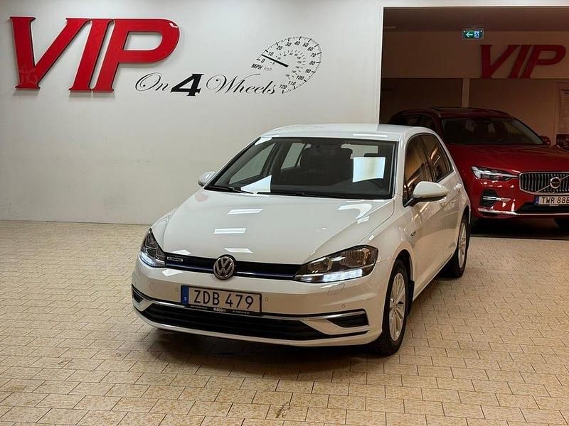 Begagnad VW Golf VII 110 HK (80 kW) 2017 Vit Halvkombi