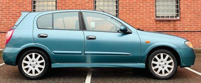 Blå Begagnad 2003 Nissan Almera Halvkombi | 17 500 kr (Marknadspris) - Bild 1/4