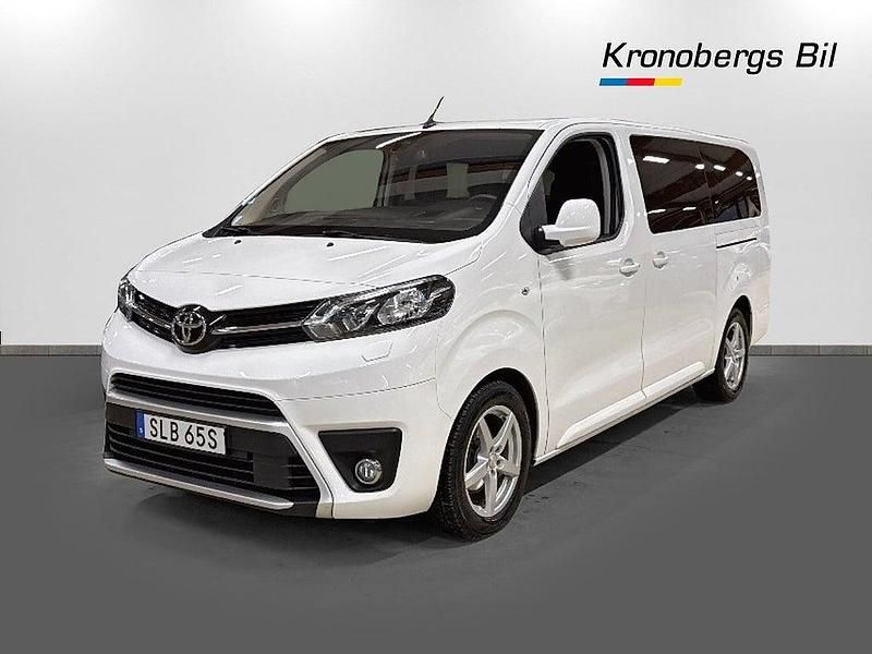 Vit Begagnad 2022 Toyota Proace Verso Kombi | 374 500 kr (Marknadspris) - Bild 1/4