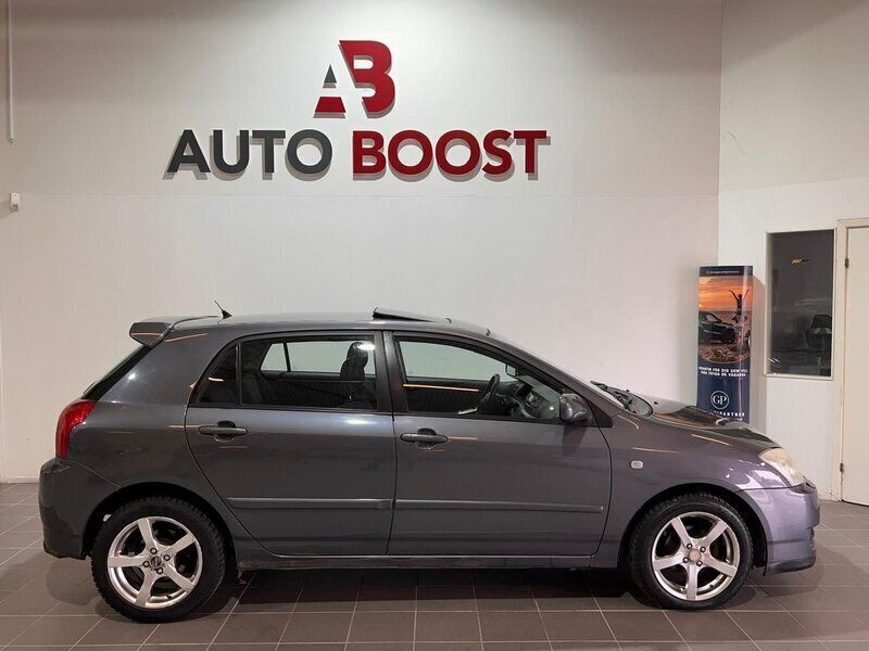 Grå Begagnad 2006 Toyota Corolla Halvkombi | 34 999 kr (Marknadspris) - Bild 1/4
