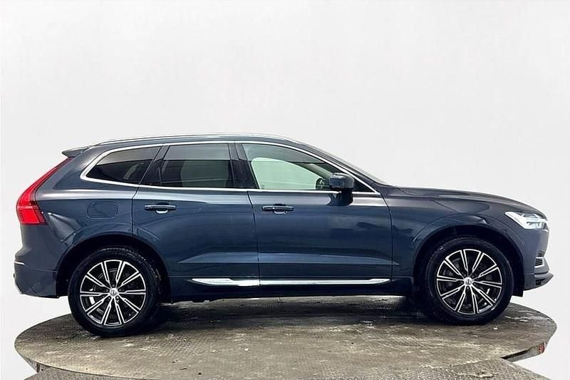 Mörkblå Begagnad 2019 Volvo XC60 Inscription SUV | 275 900 kr (Marknadspris) - Bild 1/3
