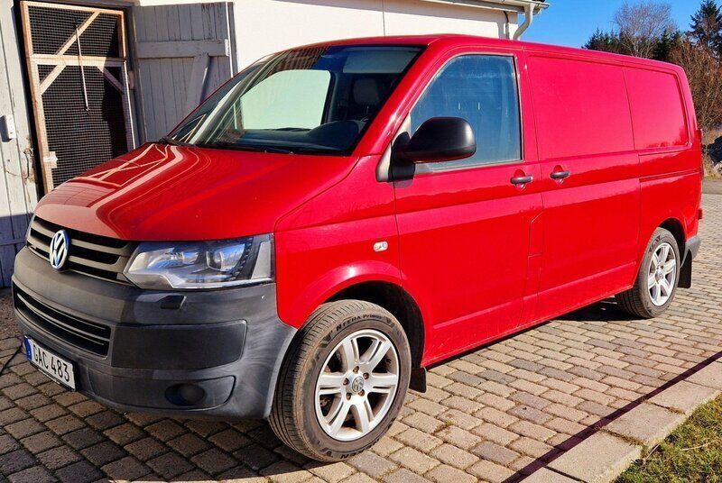 Röd Begagnad 2014 VW T5 Trendline Van | 92 000 kr - Bild 1/4
