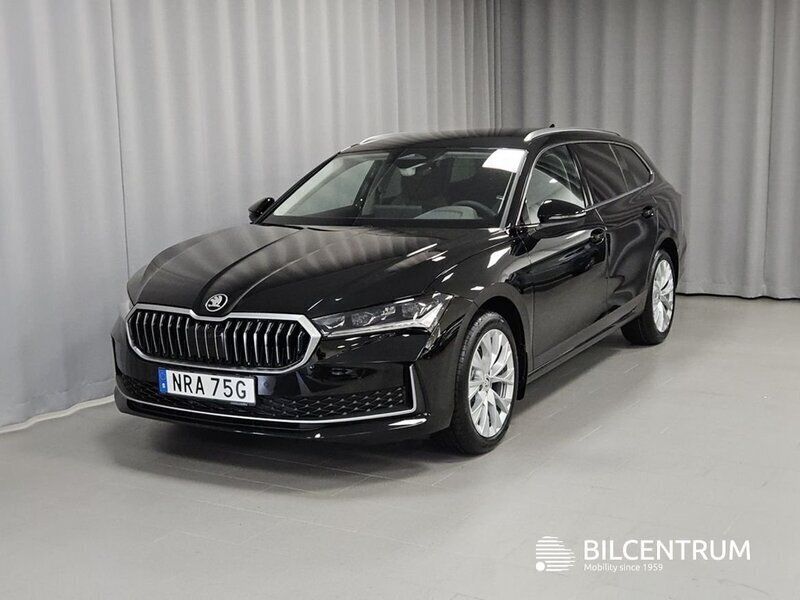 Svart Ny 2025 Skoda Superb Selection Kombi | 424 900 kr (Bra pris) - Bild 1/4